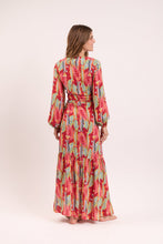 Laden Sie das Bild in den Galerie-Viewer, Model Back: Rio De Sol Strandkleid Sea-Bloom Long Dress Verona