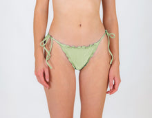 Laden Sie das Bild in den Galerie-Viewer, Model Front: Rio De Sol Unterteil Bottom Oliva Frufru-Comfy