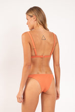 Laden Sie das Bild in den Galerie-Viewer, Model Back: Rio De Sol Set Set Sand-Argila Alba Leblon