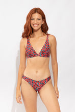 Laden Sie das Bild in den Galerie-Viewer, Model Front: Rio De Sol Unterteil Bottom Coral-Feline Essential-Comfy