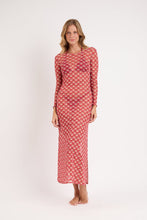 Laden Sie das Bild in den Galerie-Viewer, Model Front: Rio De Sol Strandkleid Floral-Scales Dress Lucy