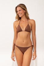 Laden Sie das Bild in den Galerie-Viewer, Model Front: Wednesday In Hawaii By Rio De Sol Oberteil Top Coco Kauai