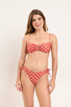 Laden Sie das Bild in den Galerie-Viewer, Model Front: Rio De Sol Oberteil Top Floral-Scales Sara