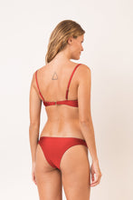 Laden Sie das Bild in den Galerie-Viewer, Model Back: Rio De Sol Set Set Shimmer-Liquor Bandeau-Joy Essential