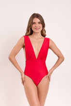 Laden Sie das Bild in den Galerie-Viewer, Model Front: Rio De Sol Badeanzug Microfibra-Chic-Red Anne