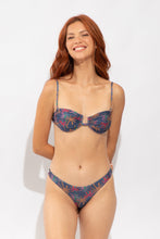 Laden Sie das Bild in den Galerie-Viewer, Model Front: Rio De Sol Oberteil Top Coqueiro Zaya