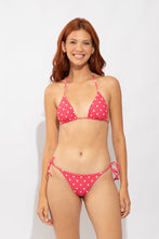 Laden Sie das Bild in den Galerie-Viewer, Model Front: Wednesday In Hawaii By Rio De Sol Set Set Kiko-Guava Kauai Kaleia