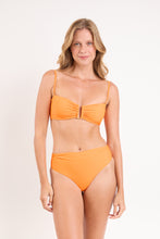 Laden Sie das Bild in den Galerie-Viewer, Model Front: Rio De Sol Oberteil Top Bio-Laranjada Sara