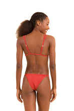 Laden Sie das Bild in den Galerie-Viewer, Model Back: Rio De Sol Set Set Malibu-Chili Tri-Duo Rio-Duo