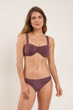 Laden Sie das Bild in den Galerie-Viewer, Model Front: Rio De Sol Set Set Malibu-Ebano Amelia Essential-Comfy