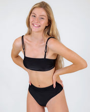 Laden Sie das Bild in den Galerie-Viewer, Gallery: Rio De Sol Set Set Shimmer-Black Bandeau-Reto Hotpants