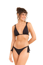 Laden Sie das Bild in den Galerie-Viewer, Model Front: Rio De Sol Set Set Dots-Black Mel Italy