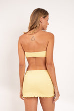 Laden Sie das Bild in den Galerie-Viewer, Model Back: Rio De Sol Mini Dress Drift-Butterglow Lulu Dress