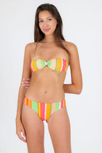 Laden Sie das Bild in den Galerie-Viewer, Model Front: Rio De Sol Oberteil Top Utah Twist