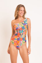 Laden Sie das Bild in den Galerie-Viewer, Model Front: Rio De Sol Badeanzug Love-Trip Maeve