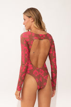 Laden Sie das Bild in den Galerie-Viewer, Model Back: Wednesday In Hawaii By Rio De Sol Badeanzug Pua-Coco-Guava Surf