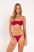 Laden Sie das Bild in den Galerie-Viewer, Model Front: Rio De Sol Set Set Shimmer-Desejo Balconet-Tie Cheeky-Tie-Gold