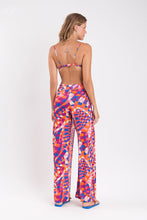 Laden Sie das Bild in den Galerie-Viewer, Model Back: Rio De Sol Strandhosen Funny Wide Pants