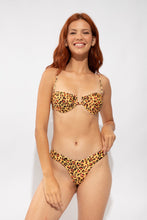 Laden Sie das Bild in den Galerie-Viewer, Model Front: Rio De Sol Unterteil Bottom Yellow-Feline Nara