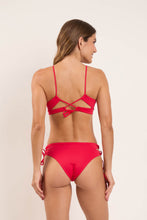 Laden Sie das Bild in den Galerie-Viewer, Model Back: Rio De Sol Unterteil Bottom Matte-Red Madrid