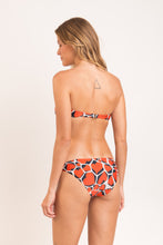 Laden Sie das Bild in den Galerie-Viewer, Model Back: Rio De Sol Oberteil Top Amore-Red Bandeau-Joy