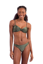 Laden Sie das Bild in den Galerie-Viewer, Model Front: Rio De Sol Set Set Croco Bandeau-Joy Essential