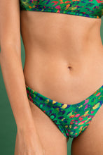 Laden Sie das Bild in den Galerie-Viewer, Image 10: Rio De Sol Set Set Wilds Bandeau-Reto Highleg