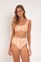 Laden Sie das Bild in den Galerie-Viewer, Model Front: Rio De Sol Unterteil Bottom Sahari Hotpants
