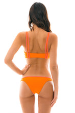 Laden Sie das Bild in den Galerie-Viewer, Model Back: Rio De Sol Set Duo Orange