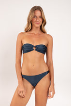 Laden Sie das Bild in den Galerie-Viewer, Model Front: Rio De Sol Unterteil Bottom Shimmer-Shark Leblon