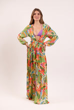 Laden Sie das Bild in den Galerie-Viewer, Model Front: Rio De Sol Strandkleid Tropical Long Dress Verona