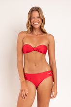 Laden Sie das Bild in den Galerie-Viewer, Model Front: Rio De Sol Unterteil Bottom Microfibra-Chic-Red Madrid