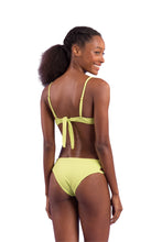 Laden Sie das Bild in den Galerie-Viewer, Model Back: Rio De Sol Set Set Bora-Citrus Bra-Trio Madrid-Trio
