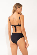 Laden Sie das Bild in den Galerie-Viewer, Model Back: Rio De Sol Set Set Malibu-Black Zaya Amy