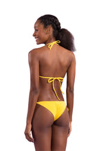 Laden Sie das Bild in den Galerie-Viewer, Model Back: Rio De Sol Unterteil Bottom Malibu-Yellow Cheeky-Tie