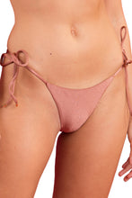 Laden Sie das Bild in den Galerie-Viewer, Gallery: Rio De Sol Unterteil Bottom Shimmer-Copper Cheeky-Tie