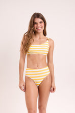 Laden Sie das Bild in den Galerie-Viewer, Model Front: Rio De Sol Unterteil Bottom Sunshine Hotpants