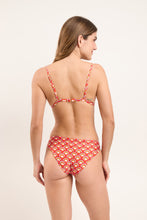 Laden Sie das Bild in den Galerie-Viewer, Model Back: Rio De Sol Set Set Floral-Scales Tri-Fixo Essential-Comfy
