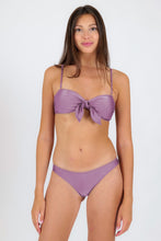 Laden Sie das Bild in den Galerie-Viewer, Model Front: Rio De Sol Set Set Shimmer-Harmonia Bandeau-Knot Essential