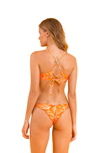 Laden Sie das Bild in den Galerie-Viewer, Model Back: Rio De Sol Set Set Trail-Orange Tank-Tie Ipanema