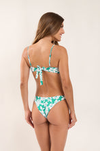Laden Sie das Bild in den Galerie-Viewer, Model Back: Wednesday In Hawaii By Rio De Sol Oberteil Top Pua-Valley Coral
