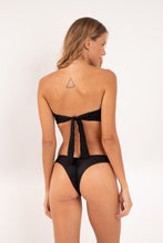 Laden Sie das Bild in den Galerie-Viewer, Model Back: Rio De Sol Unterteil Bottom Shimmer-Black Nara
