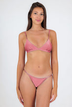 Laden Sie das Bild in den Galerie-Viewer, Model Front: Rio De Sol Unterteil Bottom Shimmer-Confetti California
