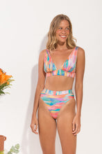 Laden Sie das Bild in den Galerie-Viewer, Image 09: Rio De Sol Set Set River Halter-Cos Hotpant-Cos
