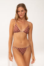 Laden Sie das Bild in den Galerie-Viewer, Model Front: Wednesday In Hawaii By Rio De Sol Set Set Kiko-Coco Ana Isla
