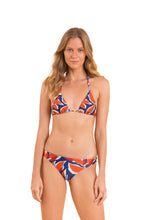 Laden Sie das Bild in den Galerie-Viewer, Model Front: Rio De Sol Set Set Leaves Tri-Inv Essential-Comfy
