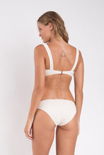 Laden Sie das Bild in den Galerie-Viewer, Model Back: Rio De Sol Oberteil Top Malibu-Natural Amelia
