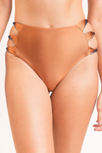 Laden Sie das Bild in den Galerie-Viewer, Gallery: Rio De Sol Unterteil Bottom Nocciola High-Waist-Spin
