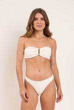 Laden Sie das Bild in den Galerie-Viewer, Model Front: Rio De Sol Unterteil Bottom Sand-Chantilly Essential-Comfy
