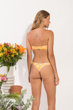 Laden Sie das Bild in den Galerie-Viewer, Model Back: Rio De Sol Set Set Sunny-Forest Bandeau-Reto Nice-Fio
